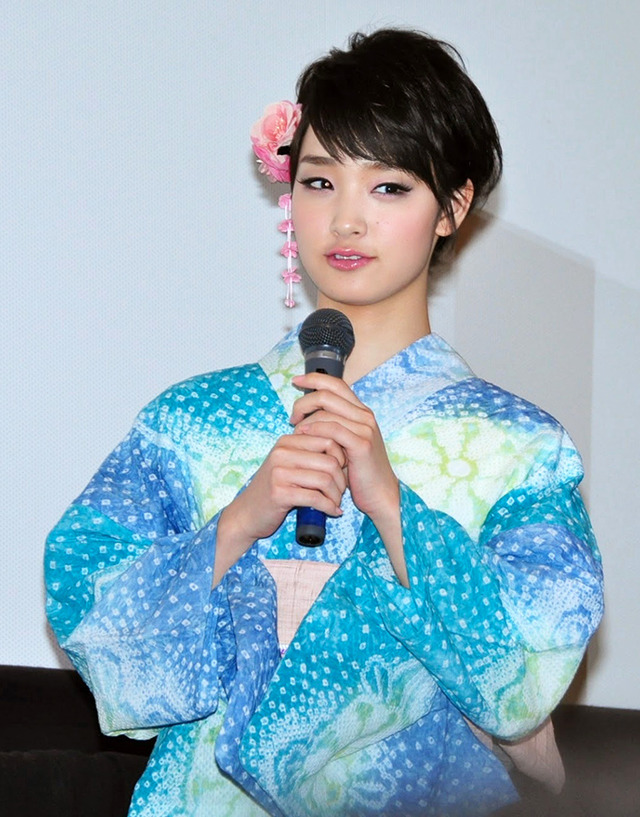 着物で登場、剛力彩芽／『L・DK』ヒット御礼舞台挨拶