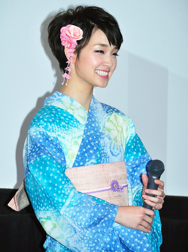 着物で登場、剛力彩芽／『L・DK』ヒット御礼舞台挨拶