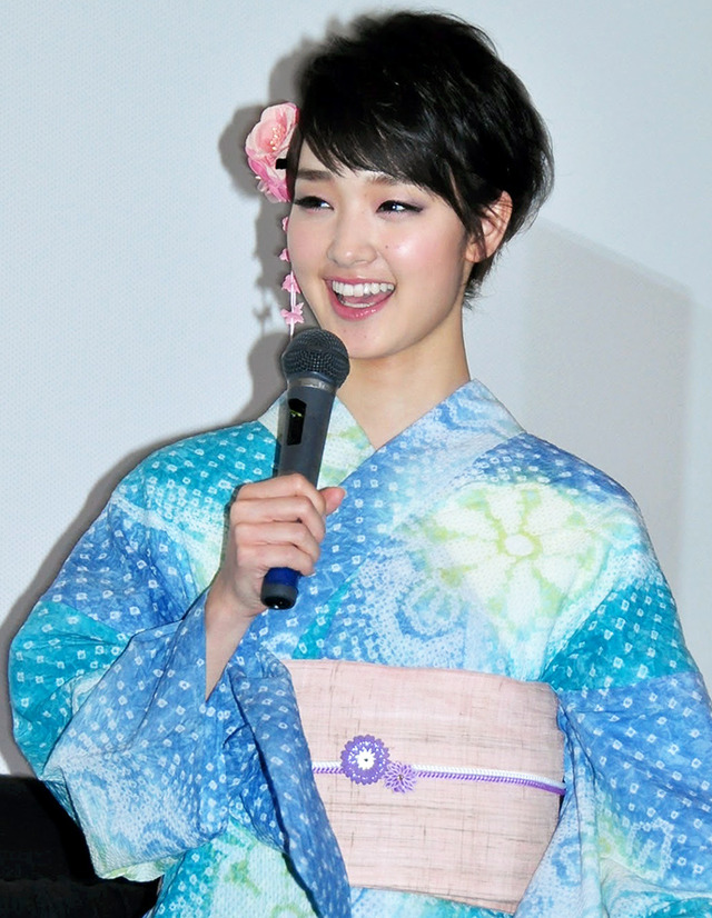 着物で登場、剛力彩芽／『L・DK』ヒット御礼舞台挨拶