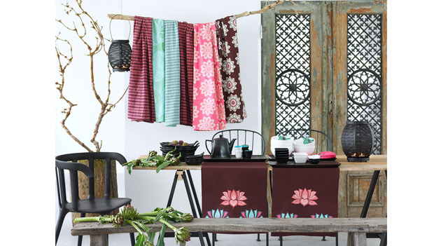 イケアの新作シリーズ「ロータス コレクション」。アジアンリゾートをイメージした鮮やかでスタイリッシュなモチーフを展開。