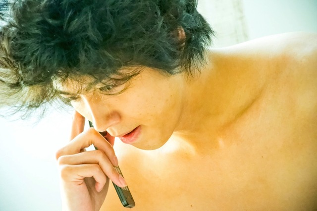 賀来賢人／『オー！ファーザー』-(C) 2014吉本興業