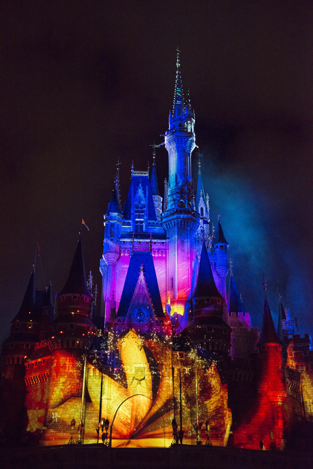 「ワンス・アポン・ア・タイム」プロジェクションマッピング