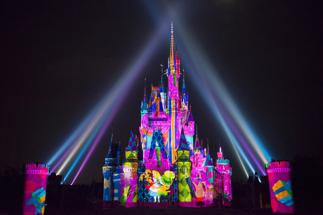 不思議の国のアリス／「ワンス・アポン・ア・タイム」プロジェクションマッピング