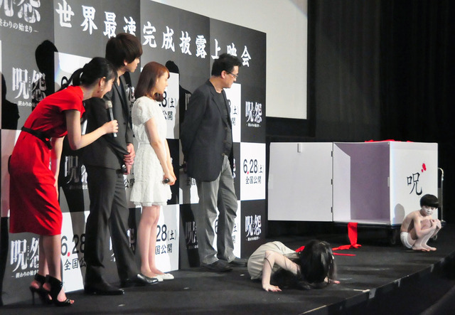 恐怖キャラ・俊雄と伽椰子＆佐々木希＆青柳翔＆トリンドル玲奈＆落合正幸（監督）／『呪怨 -終わりの始まり-』舞台挨拶