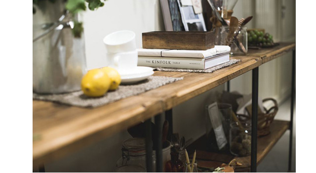 KINFOLK初の写真展「ザ・シェアード・テーブル（THE SHARED TABLE）」　インスタレーション　Photo: Kenichi Mui