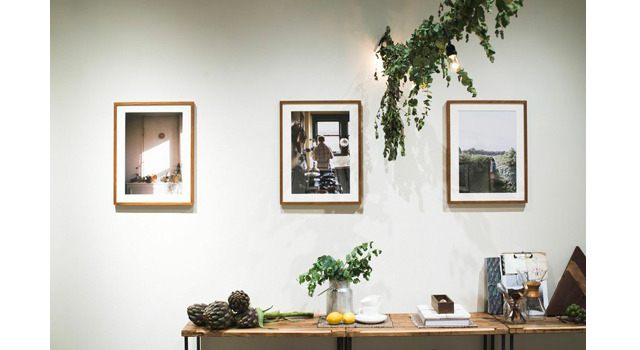 KINFOLK初の写真展「ザ・シェアード・テーブル（THE SHARED TABLE）」　インスタレーション　Photo: Kenichi Mui