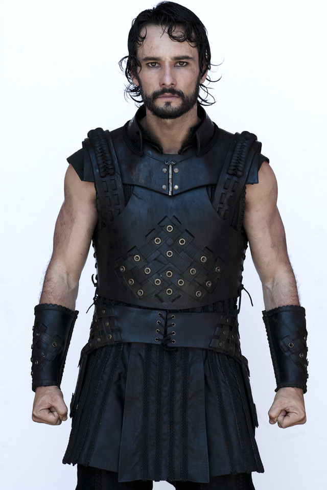 ロドリゴ・サントロ（神王クセルクセス役）ビフォア＆アフター／『300＜スリーハンドレッド＞～帝国の進撃～』　(C)2014 WARNER BROS.ENTERTAINMENT INC.