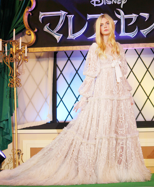 “白”のエル・ファニング／『マレフィセント』ジャパンプレミア