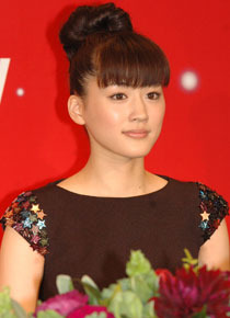 サイボーグの“彼女”を演じた綾瀬はるか。