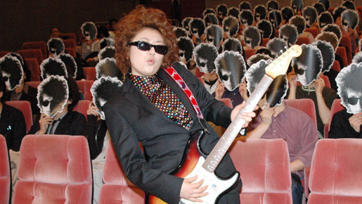 ボブ・ディラン！　ではなく“千手観音かずこ”こと森三中の黒沢かずこ