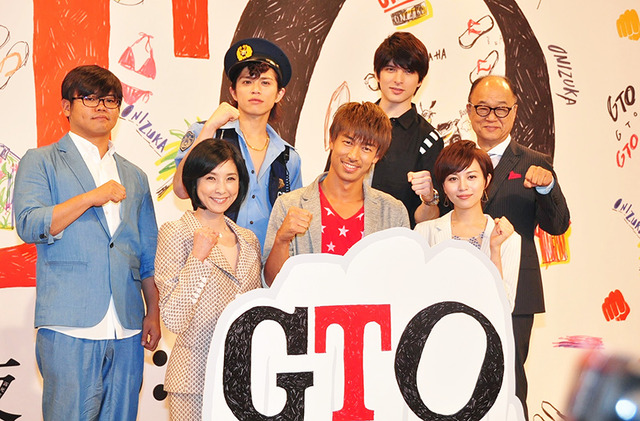 右から飯塚健監督＆山本裕典＆城田優＆田山涼成＆黒木瞳＆AKIRA＆比嘉愛未／「GTO」制作発表会見