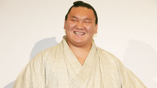 『モンゴル』を夫人と一緒に鑑賞した横綱・白鵬