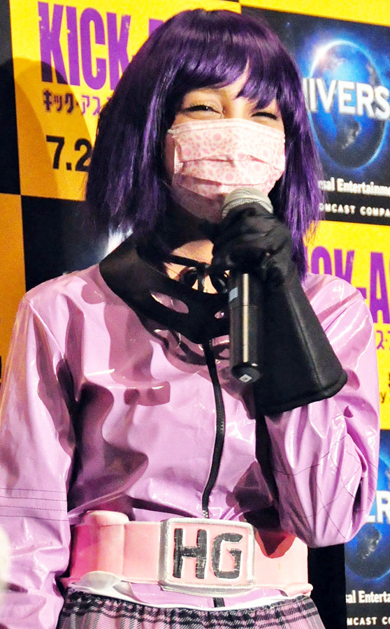 クロエ・グレース＝モレッツが演じたヒットガールの“ものまねメイク”＆コスプレを披露した、ざわちん／『キック・アス ジャスティス・フォーエバー』ブルーレイ＆DVDリリース記念トークイベント