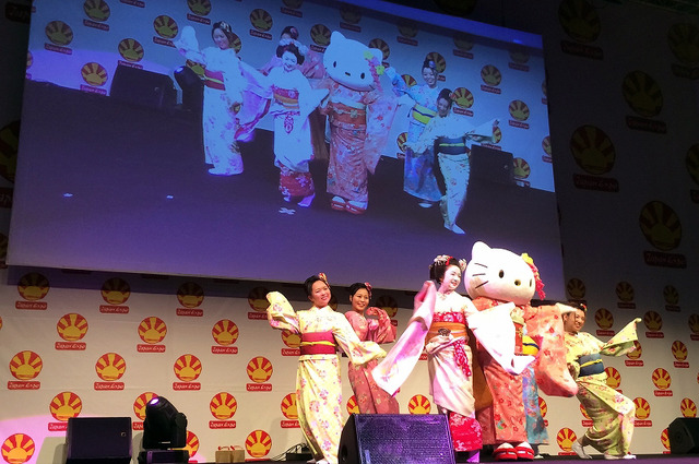 上白石萌音＆ハローキティ／『舞妓はレディ』 in JAPAN EXPO