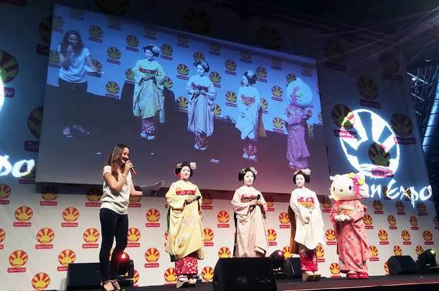 上白石萌音＆ハローキティ／『舞妓はレディ』 in JAPAN EXPO