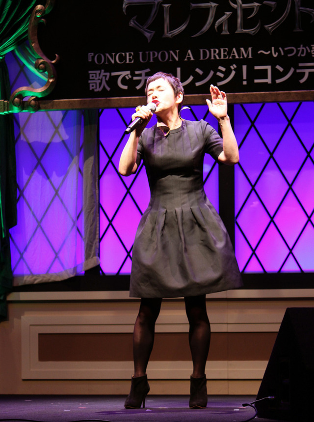 『マレフィセント』主題歌「Once Upon a Dream～いつか夢で～」を熱唱する、大竹しのぶ／『マレフィセント』歌でチャレンジ！コンテスト結果発表会
