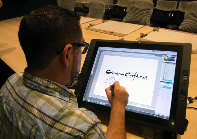 イラストを描き下してくれたディズニーのクリエイター、アート・ヘルナンデス／映画『プレーンズ2／ファイアー＆レスキュー』 -(C) 2014 Disney Enterprises, Inc. All Rights Reserved