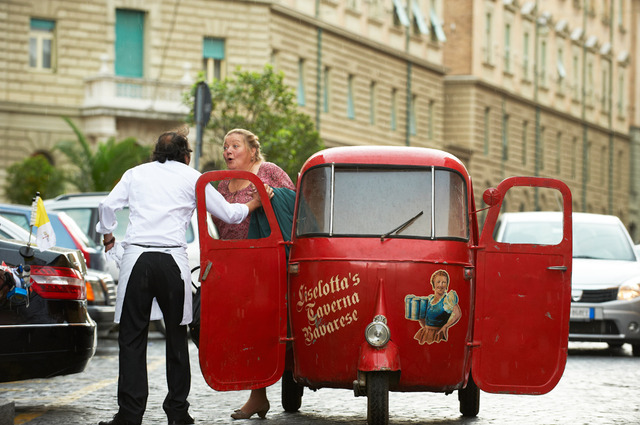 『バチカンで逢いましょう』-(C) 2012 Sperl Productions GmbH, Arden Film GmbH, SevenPictures Film GmbH, Co-Produktionsgesellschaft “Oma in Roma” GmbH ＆ Co. KG, licensed by Global Screen GmbH.