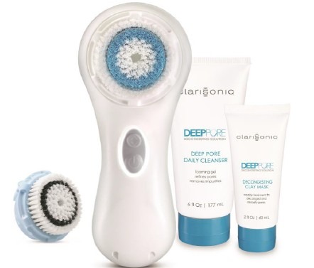 毛穴の目立つ肌に徹底的にアプローチする新アイテム「DPポア トータルケアキット」が7月1日（火）新発売。クラリソニック本体と毛穴ケア専用ブラシ、毎日の洗顔に使用するクレンザーと週1、2回のスペシャルケア用のクレイマスク付き。