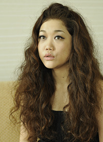 『痛いほどきみが好きなのに』日本語版エンディングテーマを担当したJUJU　photo：Yoshio Kumagai