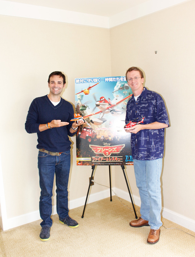 ボブス・ガナウェイ（監督／右）＆フェレル・バロン（プロデューサー／左）／映画『プレーンズ2／ファイアー＆レスキュー』