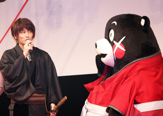 佐藤健（緋村剣心役）＆くまモン（剣心ver.）／『るろうに剣心 京都大火編』完成披露試写会