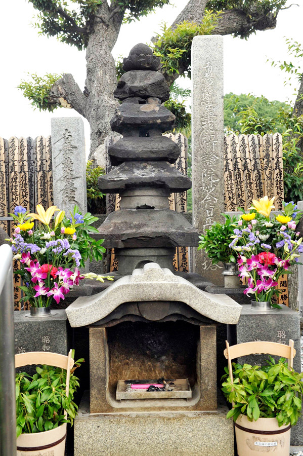 “お岩さん”のお墓がある妙行寺を訪れた、華原朋美／映画『喰女-クイメ-』