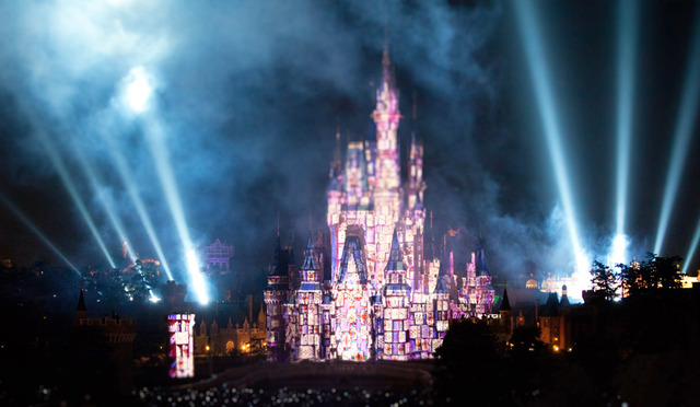 プロジェクションマッピング「ワンス・アポン・ア・タイム」／TDR初のタイムラプス動画より一部抜粋