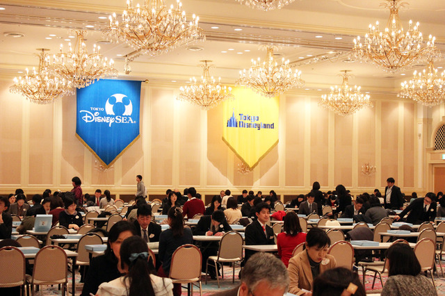 ディズニーの「真夏のキャスト大面接祭り」（※イメージ写真）