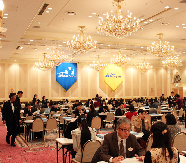 ディズニーの「真夏のキャスト大面接祭り」（※イメージ写真）