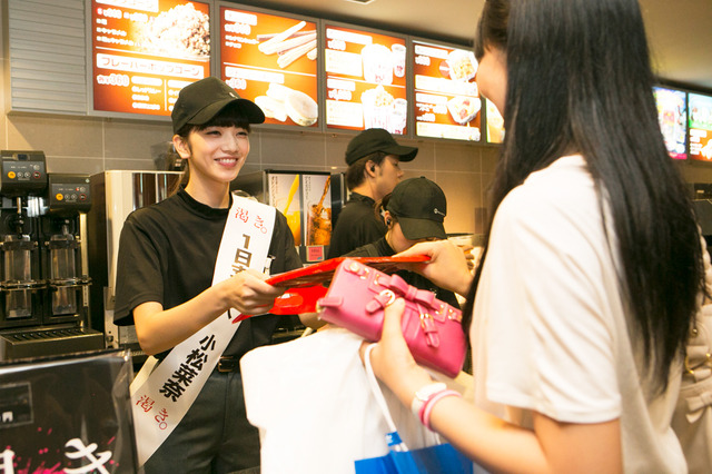 TOHOシネマズ渋谷で“1日支配人”に挑戦した、小松菜奈