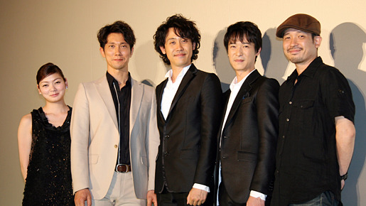 『アフタースクール』初日舞台挨拶にて（左から）田畑智子、佐々木蔵之介、大泉洋、堺雅人、内田けんじ監督