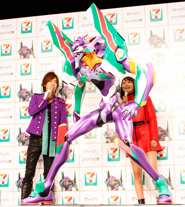 加藤夏希＆DAIGO＆「新劇場版 エヴァンゲリオン初号機ヒューマンスケールフィギア」／「セブン‐イレブン×エヴァンゲリオン作戦 始動」発表会