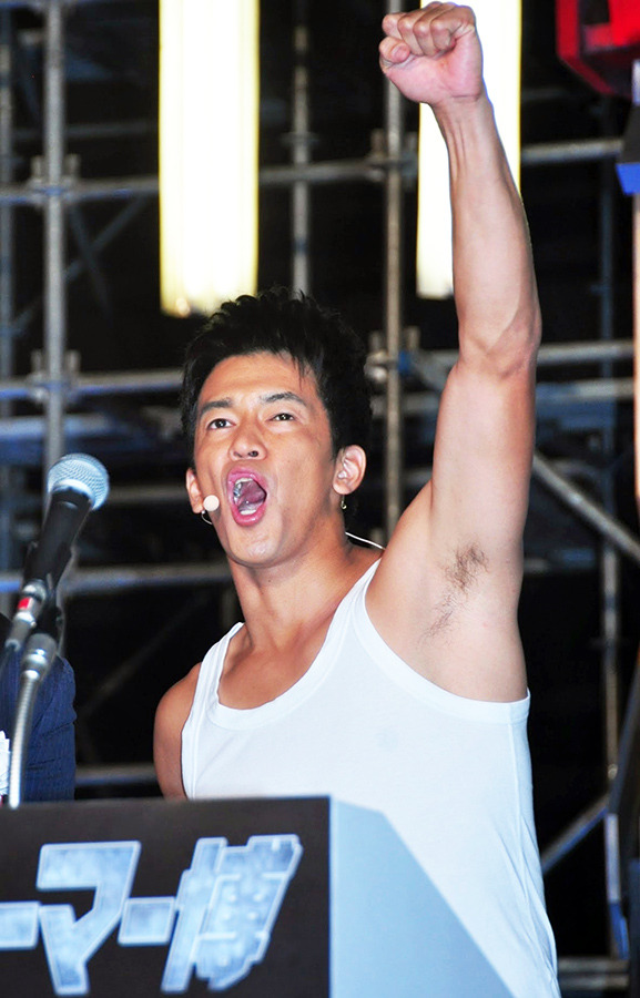 トランスフォーマー30周年記念大使を務める武井壮 in トランスフォーマー博