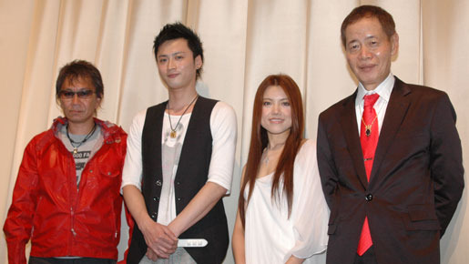 『神様のパズル』特別試写会。左から三池崇史監督、黄川田将也、ASUKA、角川春樹プロデューサー。