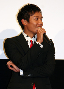 『僕の彼女はサイボーグ』初日舞台挨拶にて小出恵介