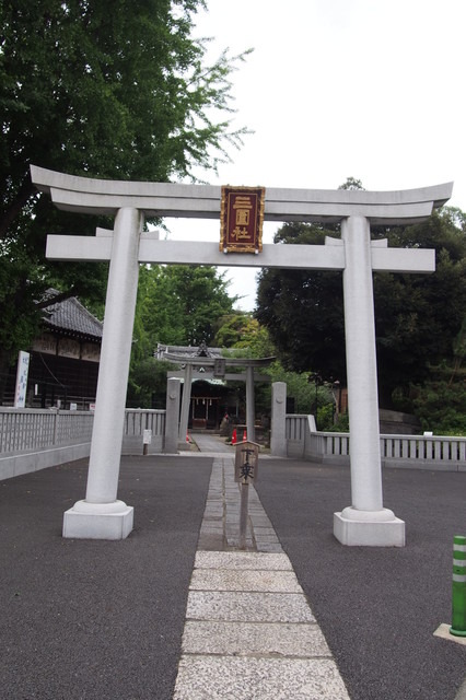 三囲神社