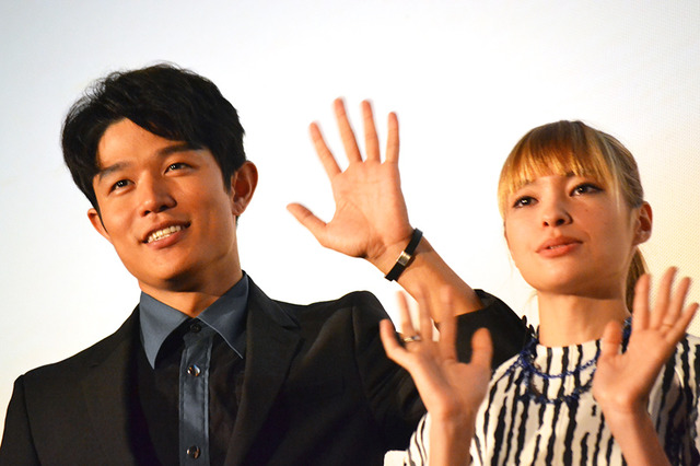 鈴木亮平＆太田莉菜／『ホットロード』初日舞台挨拶