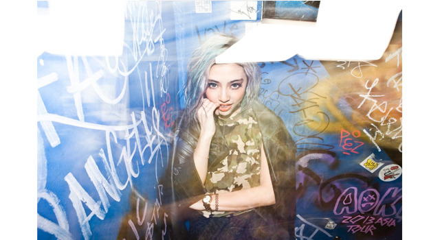 YSL ビューティ サロン「Le salon de pink by YSL」 のメイクアップショーに登場するFIG&VIPERクリエイティブディレクター植野有砂。