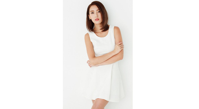 YSL ビューティ サロン「Le salon de pink by YSL」 のメイクアップショーでモデルとして登場するソンイ。