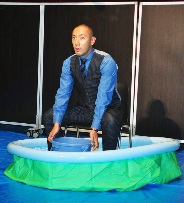 「アイスバケツチャレンジ」に挑み氷水をかぶった、市川海老蔵／『喰女-クイメ-』初日舞台挨拶