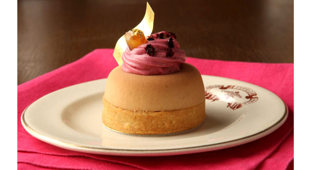 「タルト マロンカシス」（540円）マロンムースにカシスの軽いクリームを合わせたタルト。