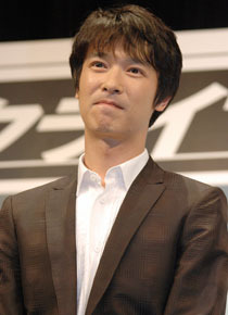 『クライマーズ・ハイ』完成披露舞台挨拶にて　堺雅人。