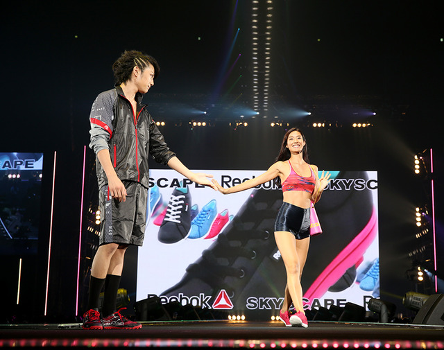 真剣佑（千葉真一の息子）＆すみれ（石田純一の娘） in 「第19回 東京ガールズコレクション AUTUM/WINTER」／(C) TGC 2014 A/W