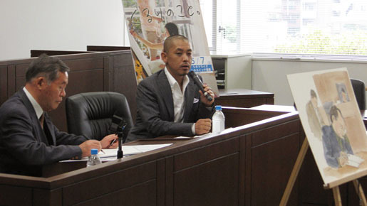 『ぐるりのこと。』公開記念イベントにて　橋口亮輔監督（右）と現役の法廷画家・染谷栄氏
