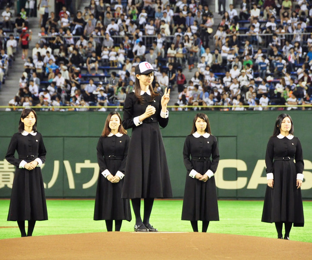 中条あやみ in 「北海道日本ハムvs福岡ソフトバンク」戦・始球式