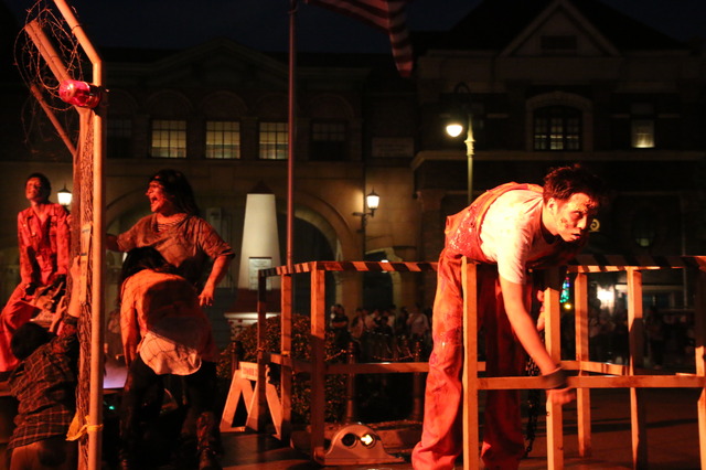 “スーパー・ゾンビ”／「ストリート・ゾンビ」 in ユニバーサル・サプライズ・ハロウィーン