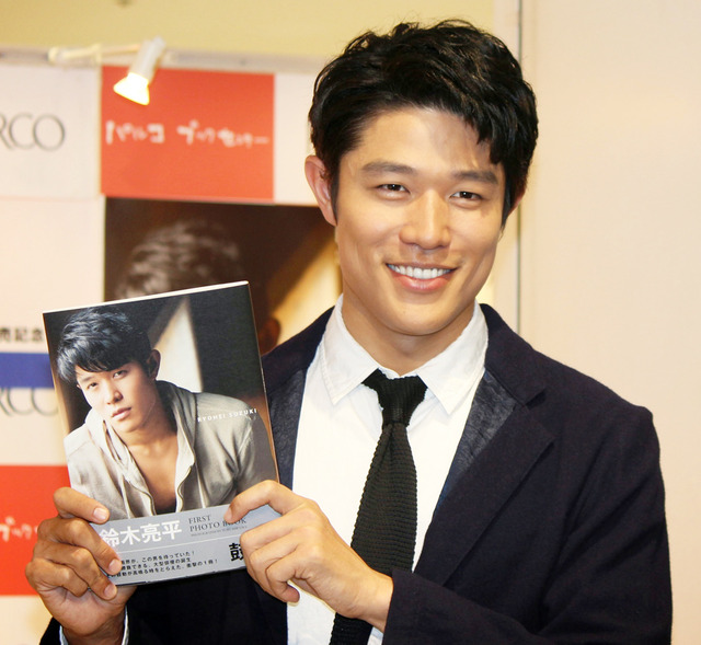 鈴木亮平／フォトブック「鈴木亮平 FIRST PHOTO BOOK 鼓動」発売記念イベント