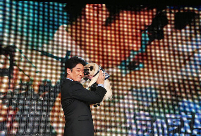 坂上忍＆愛犬・森田パグゾウくん／『猿の惑星：新世紀（ライジング）』イベント