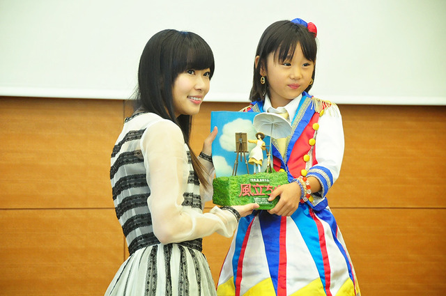 指原莉乃＆石田なつみちゃん／『風立ちぬ』DVD＆ブルーレイ発売を記念「空の写真」コンテストの授賞式